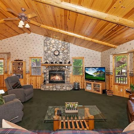 ビッグ・ベアー・レイク Teakwood - 3-Br Spa, Fire Pit, Quiet, Ac, Centrally Locatedヴィラ エクステリア 写真