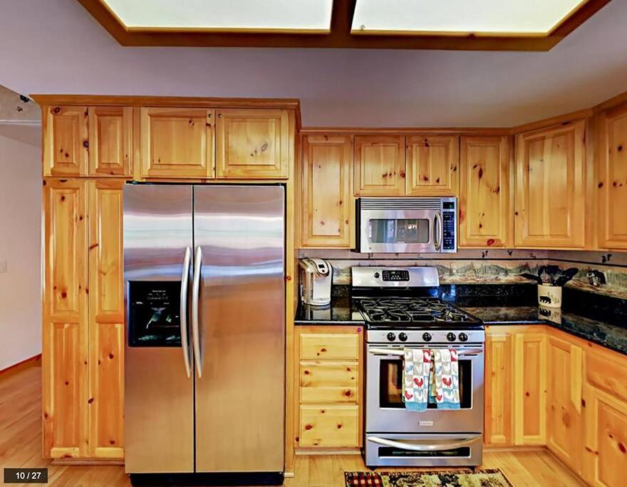 ビッグ・ベアー・レイク Teakwood - 3-Br Spa, Fire Pit, Quiet, Ac, Centrally Locatedヴィラ エクステリア 写真