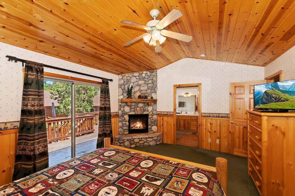 ビッグ・ベアー・レイク Teakwood - 3-Br Spa, Fire Pit, Quiet, Ac, Centrally Locatedヴィラ エクステリア 写真