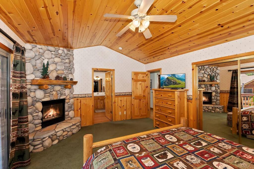 ビッグ・ベアー・レイク Teakwood - 3-Br Spa, Fire Pit, Quiet, Ac, Centrally Locatedヴィラ エクステリア 写真