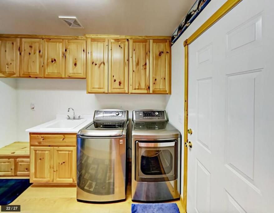 ビッグ・ベアー・レイク Teakwood - 3-Br Spa, Fire Pit, Quiet, Ac, Centrally Locatedヴィラ エクステリア 写真