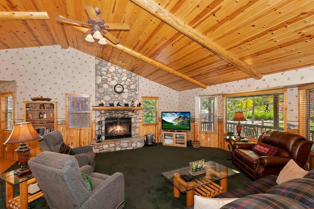 ビッグ・ベアー・レイク Teakwood - 3-Br Spa, Fire Pit, Quiet, Ac, Centrally Locatedヴィラ エクステリア 写真