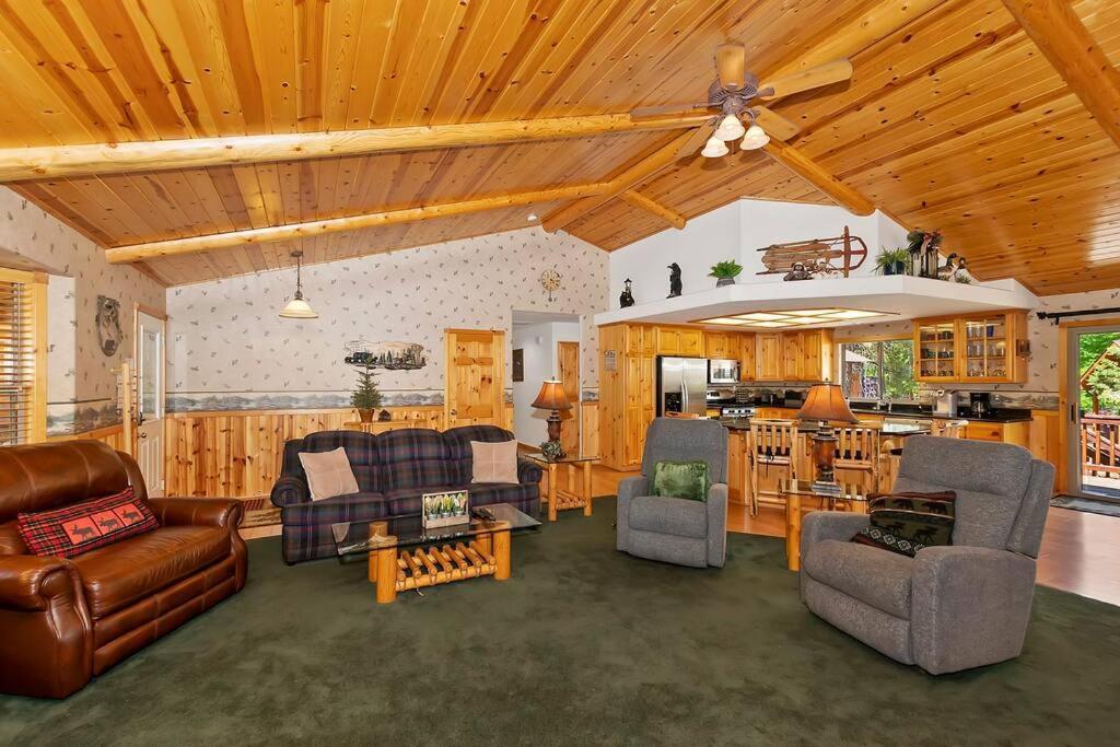 ビッグ・ベアー・レイク Teakwood - 3-Br Spa, Fire Pit, Quiet, Ac, Centrally Locatedヴィラ エクステリア 写真