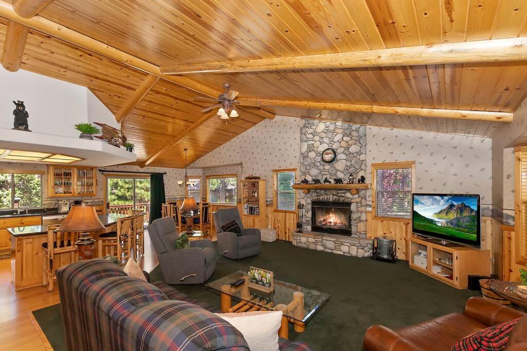 ビッグ・ベアー・レイク Teakwood - 3-Br Spa, Fire Pit, Quiet, Ac, Centrally Locatedヴィラ エクステリア 写真